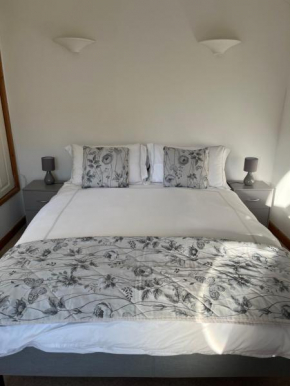 Spacious One Bedroom House with Garden in Clifton